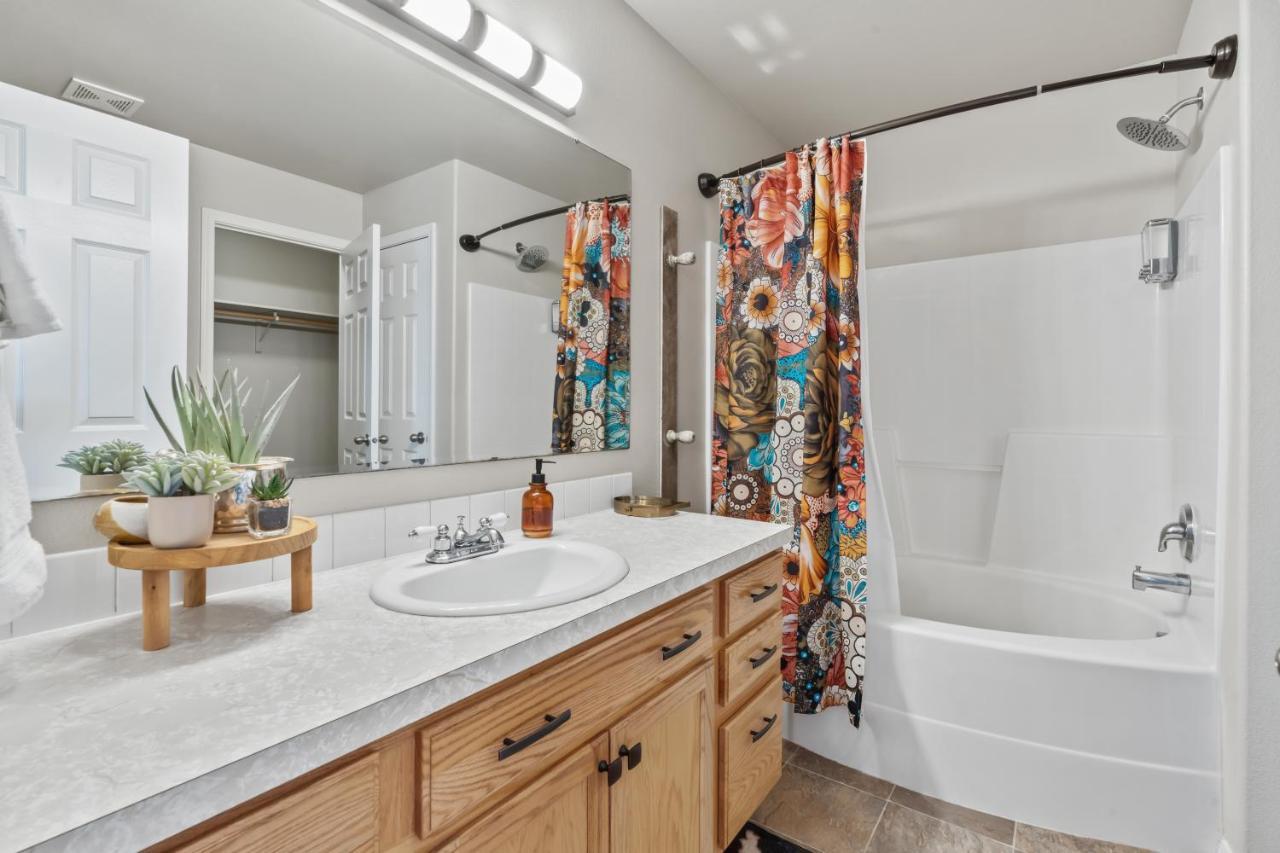 Southwestern Style 4 Bedroom Nampa Home Sleeps 16! Luaran gambar